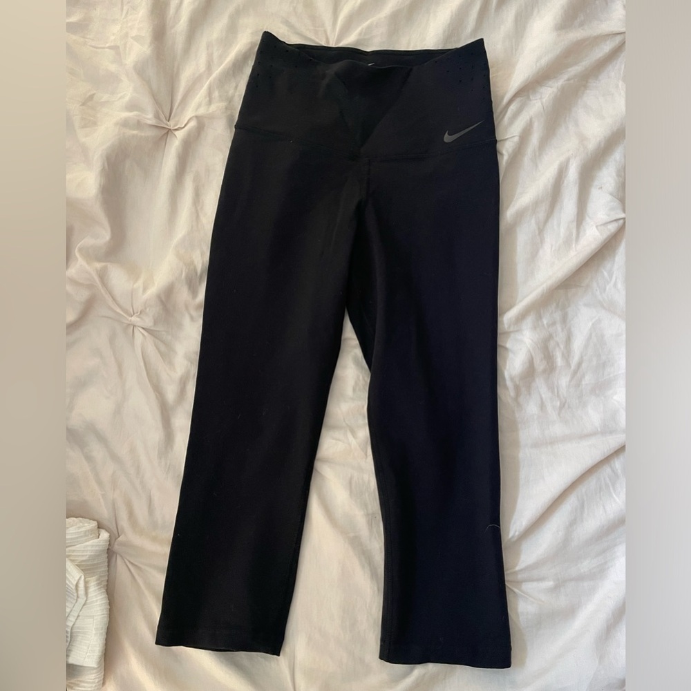 Nike Dri-Fit High Waisted Crop Pants Size M